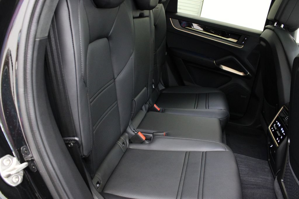 Certified 2026 Porsche Cayenne GTS AWD/4WD image 27
