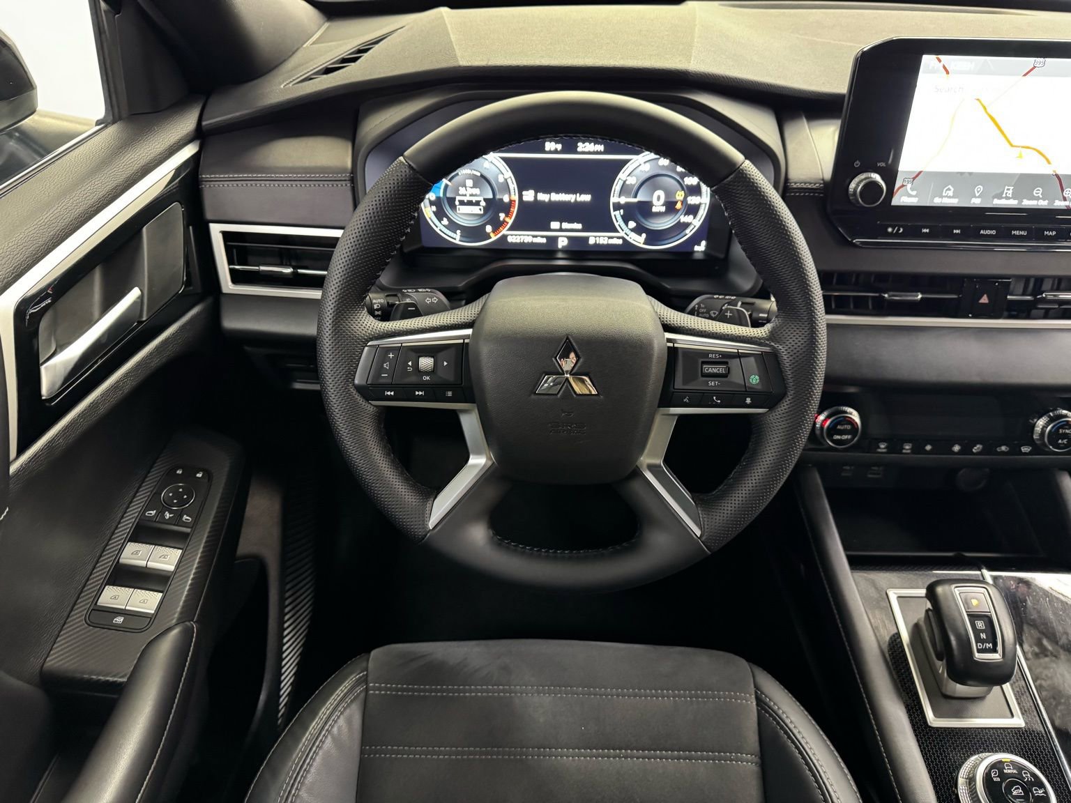 Used 2023 Mitsubishi Outlander SE Black Edition image 14