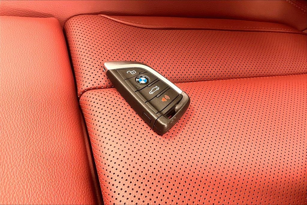 New 2025 BMW 330i Sedan RWD image 23