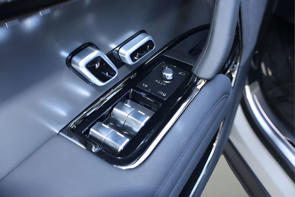 New 2026 Land Rover Range Rover Sport SE AWD/4WD image 11