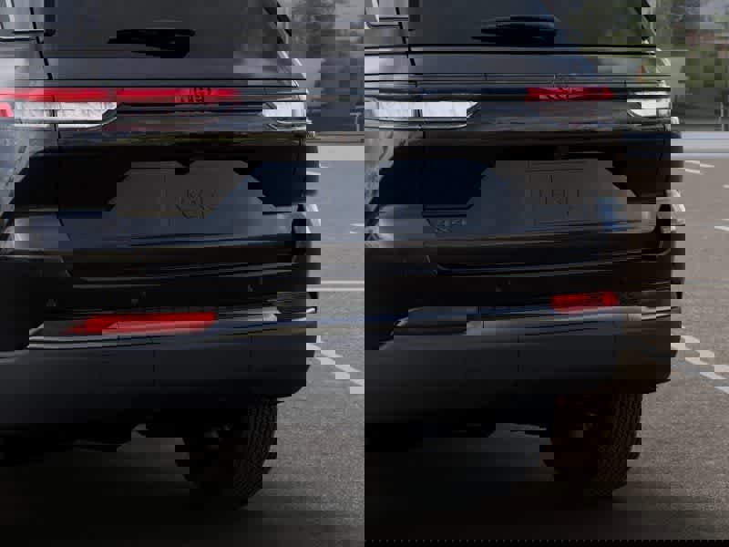 New 2026 Jeep Grand Cherokee Altitude image 13