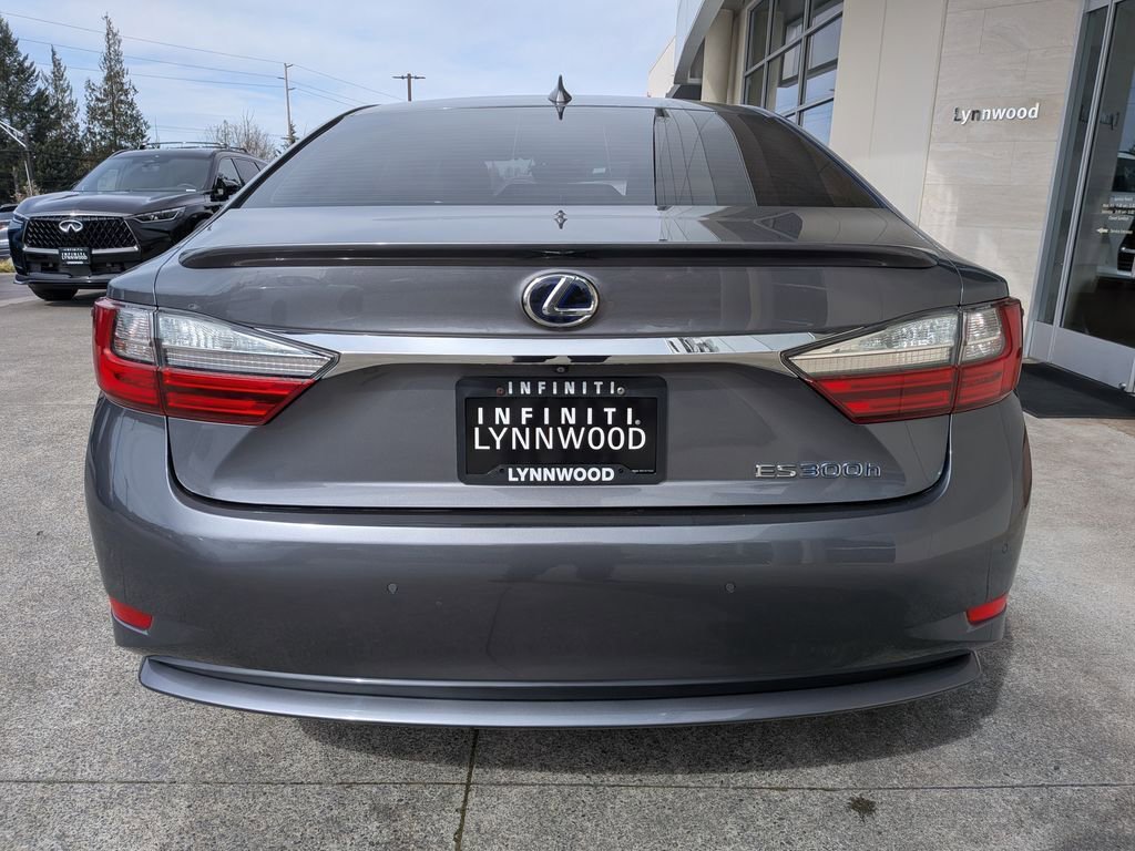 Used 2016 Lexus ES 300h w/ Luxury Package w/Wood Trim image 5