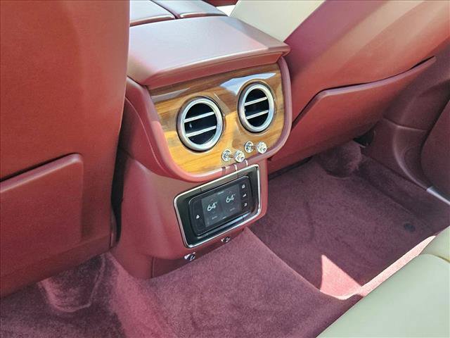 Used 2019 Bentley Bentayga image 17
