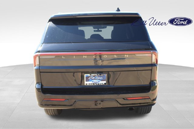 Used 2025 Lincoln Navigator Reserve AWD/4WD image 6