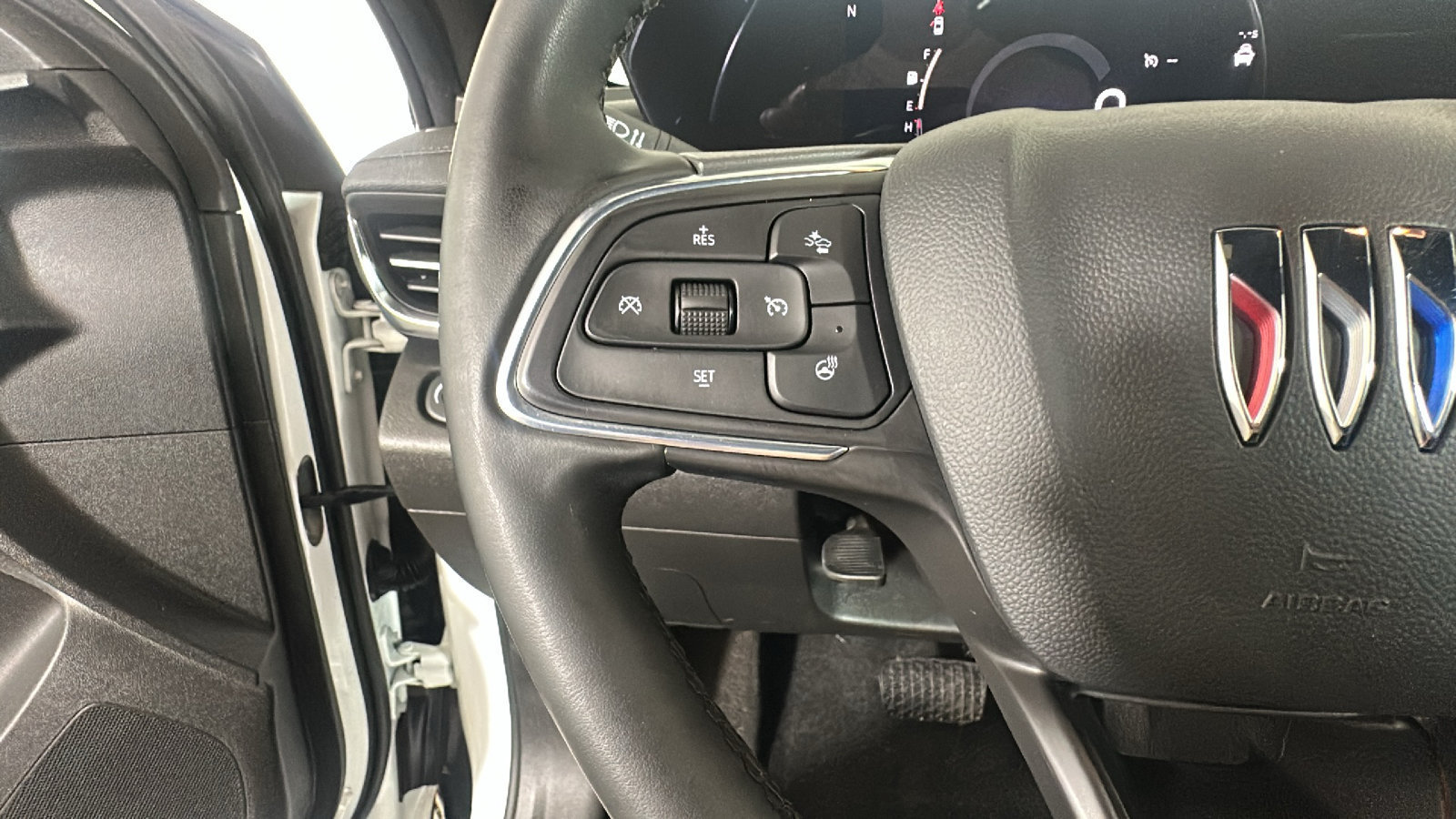 Used 2024 Buick Envista Preferred w/ Convenience I Package FWD image 20