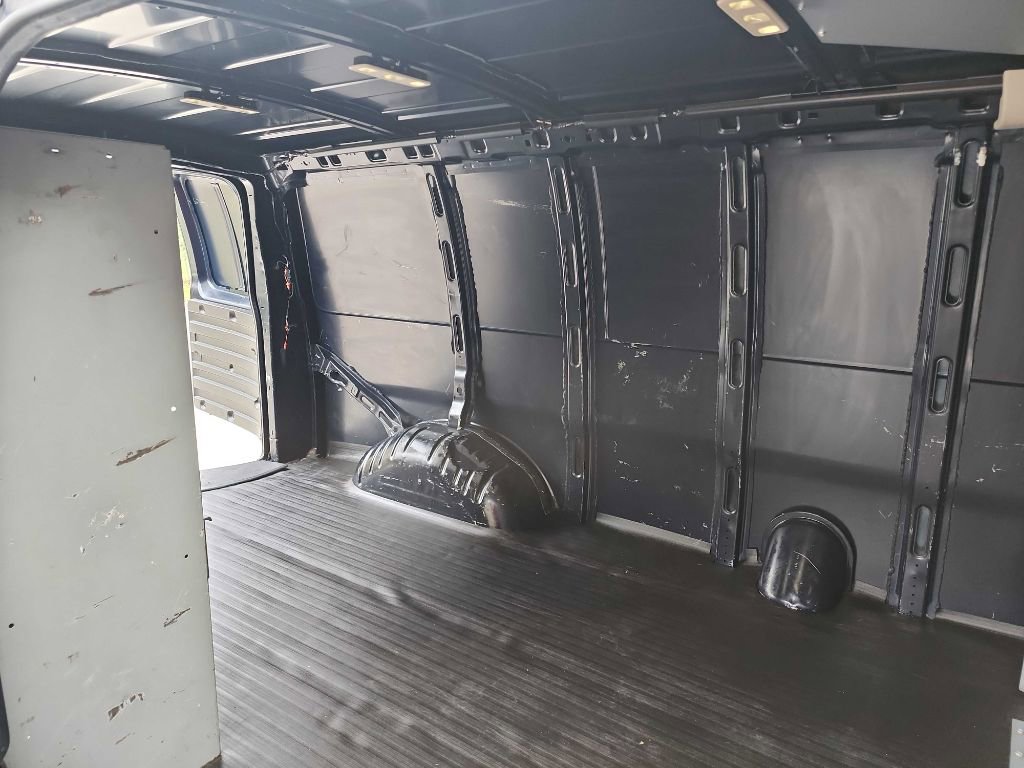 Used 2015 Chevrolet Express 2500 w/ Cold Climate Package image 23