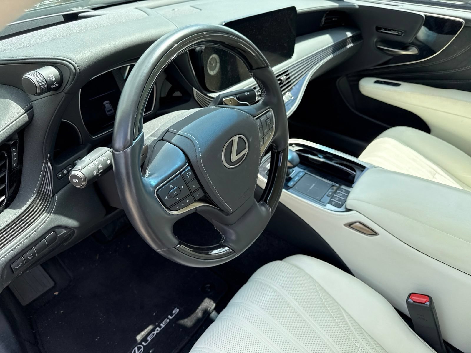 Used 2022 Lexus LS 500 w/ Interior Upgrade Package RWD image 14