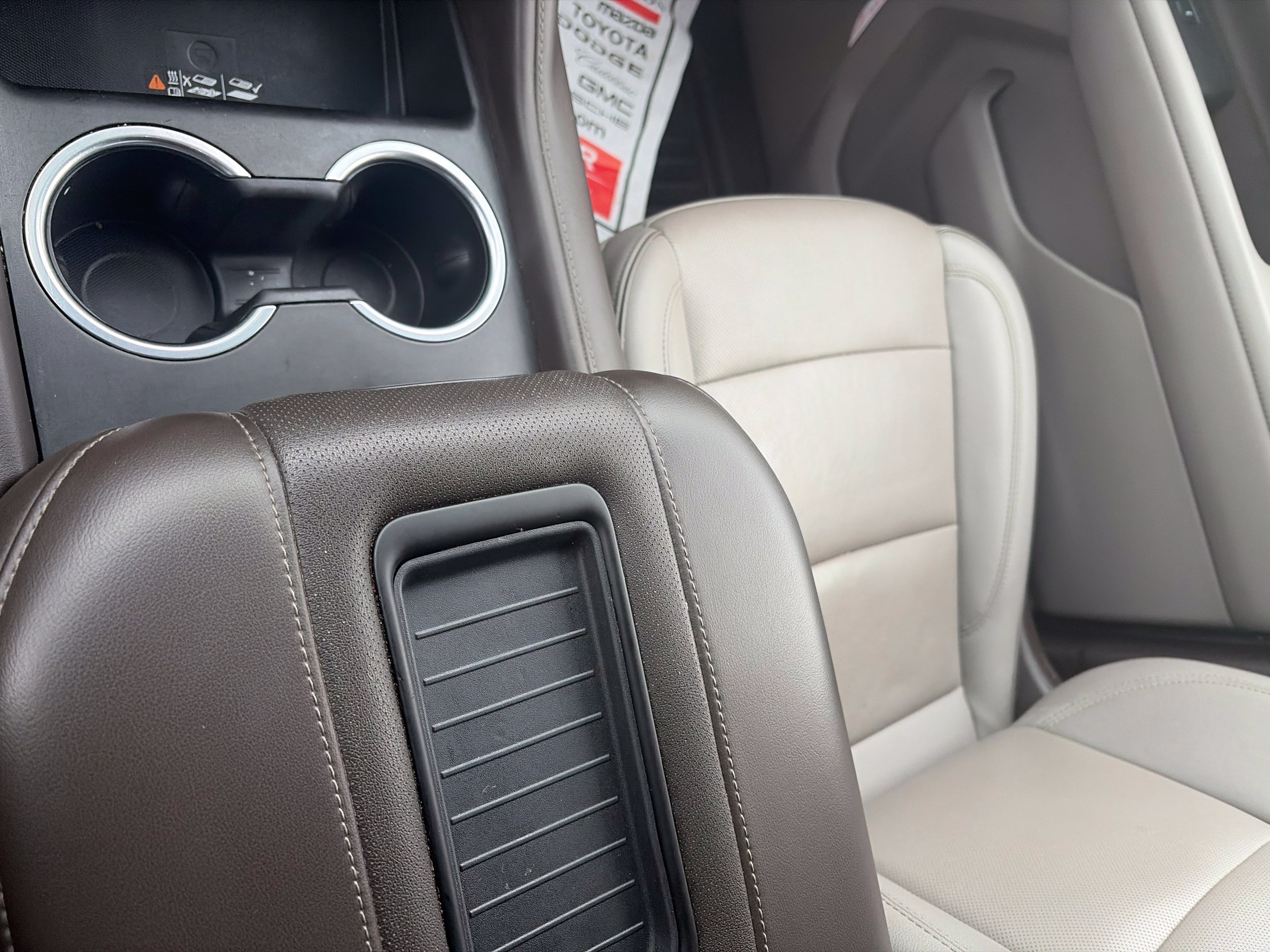 Used 2024 GMC Yukon SLT AWD/4WD image 17