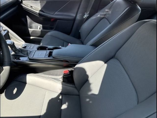Used 2025 Lexus IS 350 F Sport RWD image 13