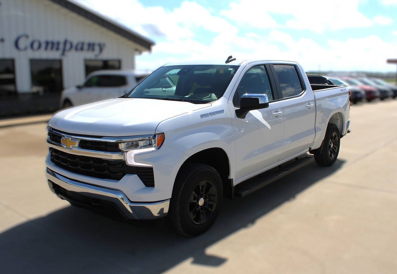 Used 2025 Chevrolet Silverado 1500 LT AWD/4WD image 1