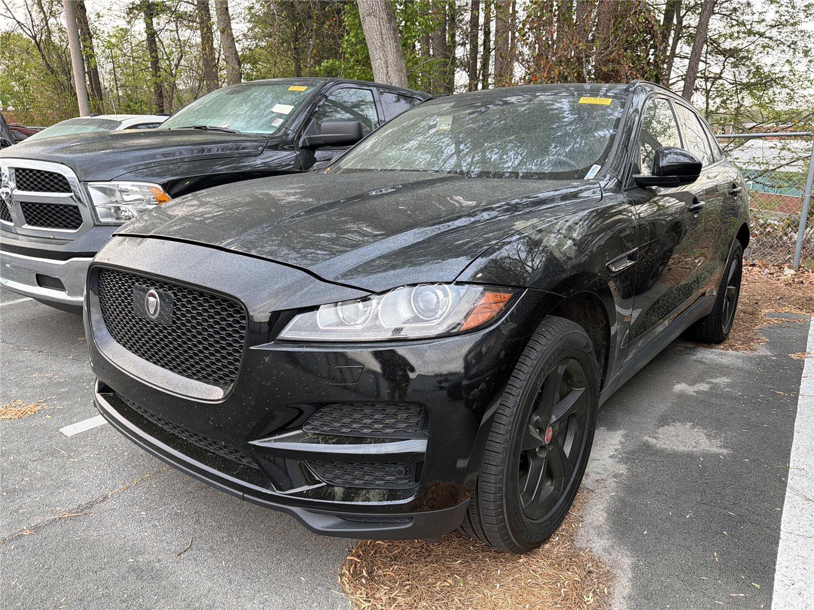 Used 2019 Jaguar F-PACE Premium image 2