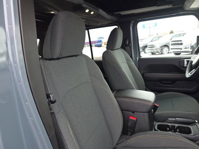 Used 2025 Jeep Wrangler Unlimited Sahara w/ Safety Group image 39