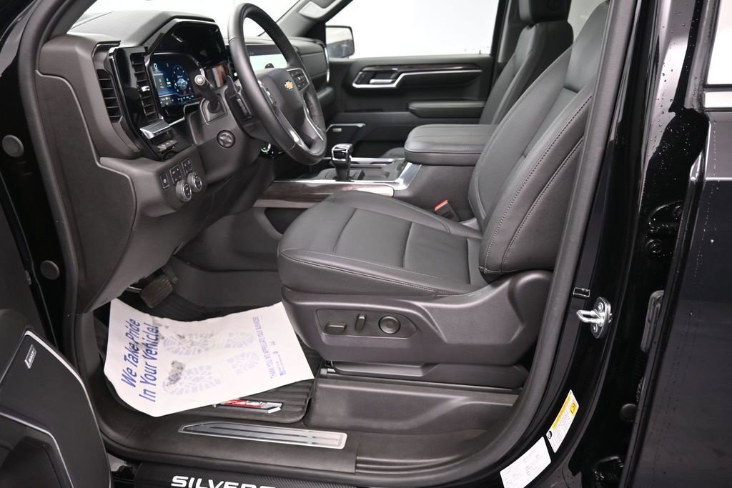 Used 2024 Chevrolet Silverado 1500 LTZ w/ Technology Package AWD/4WD image 32