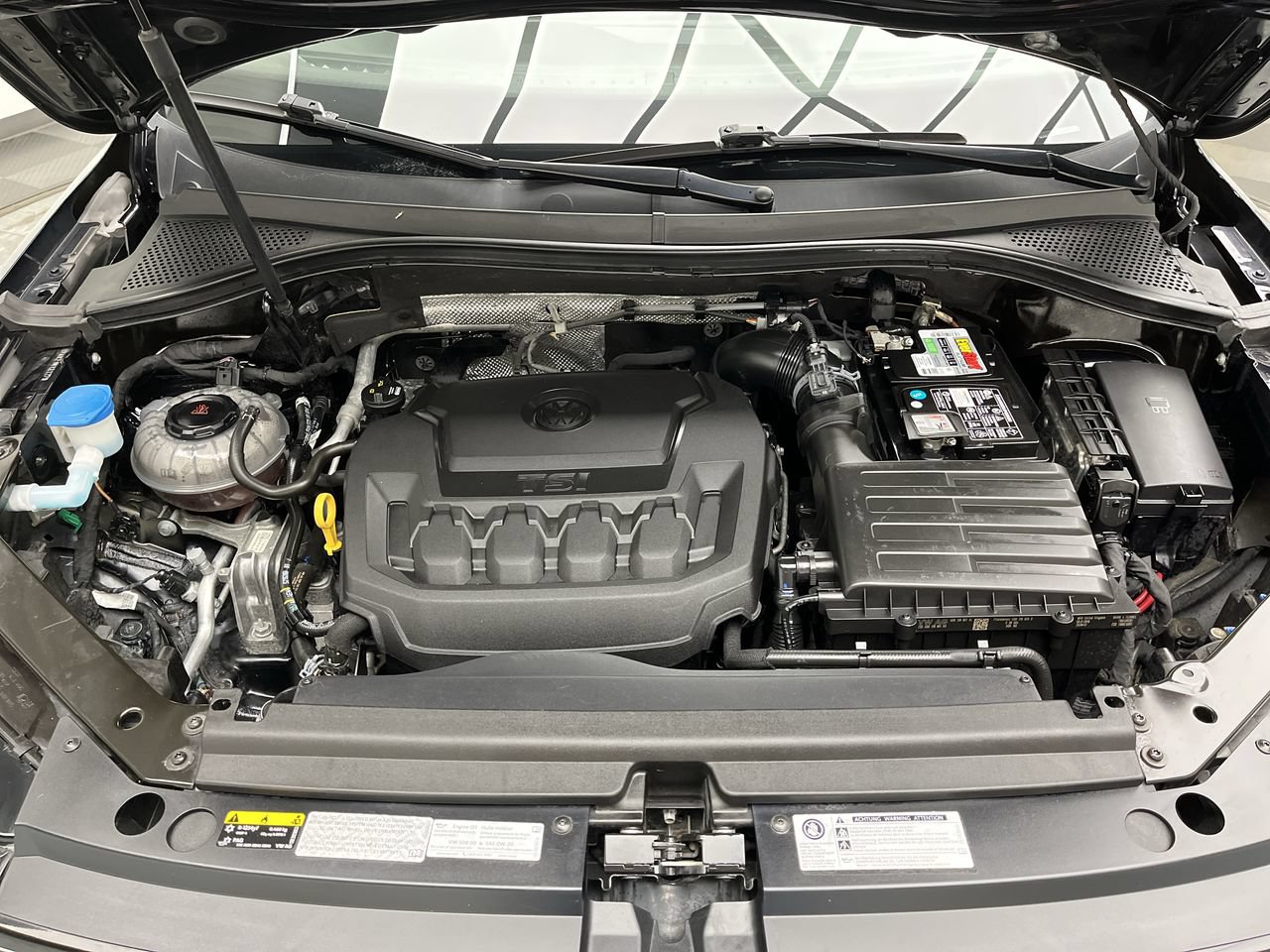 Used 2018 Volkswagen Tiguan SE w/ Panoramic Sunroof Package AWD/4WD image 28