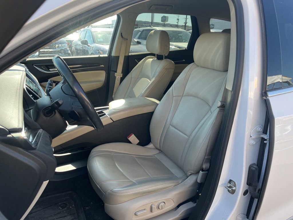 Used 2021 Buick Enclave Essence w/ Sound and Sites Package AWD/4WD image 20