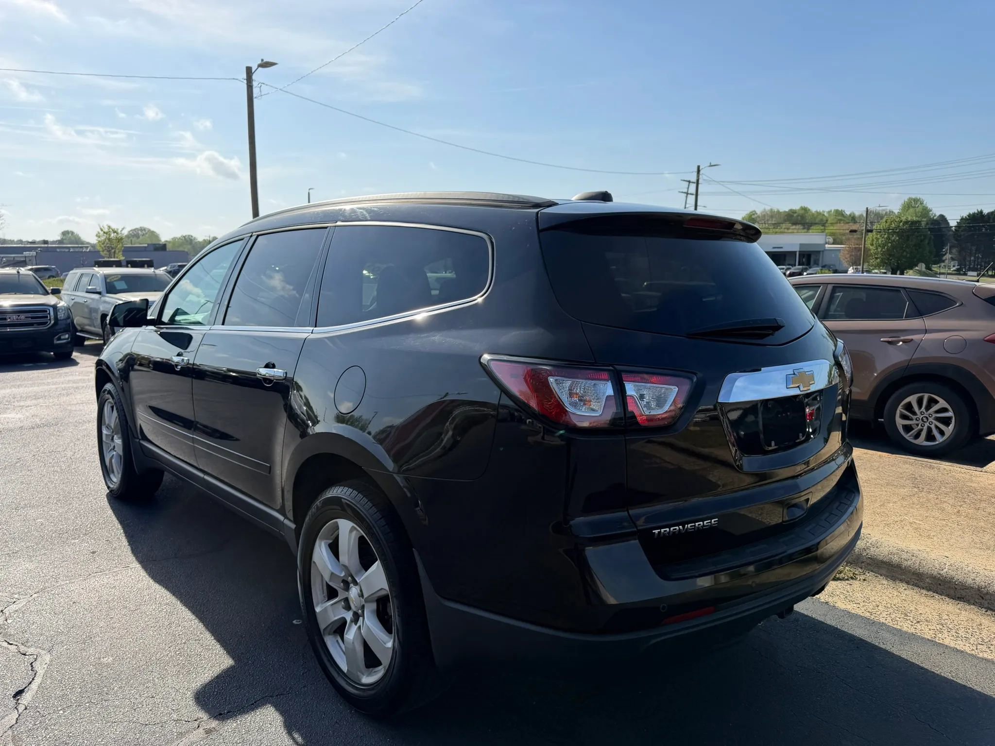Used 2017 Chevrolet Traverse LT w/ Style and Technology Package FWD image 5