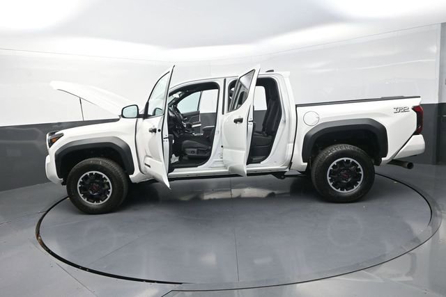 Used 2024 Toyota Tacoma TRD Off-Road image 30