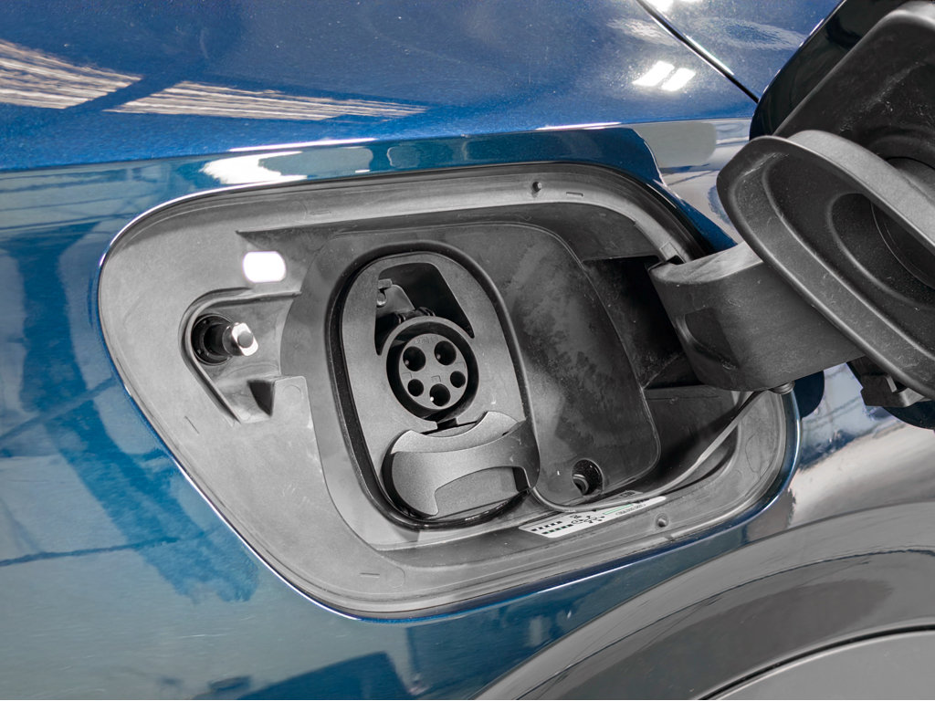 Used 2023 Volkswagen ID.4 Pro AWD/4WD image 5