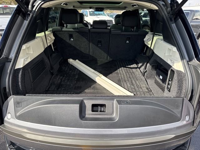 Used 2023 Land Rover Range Rover Long Wheelbase SE image 23