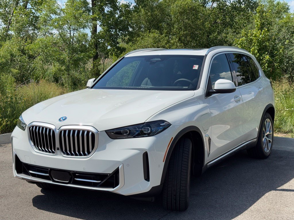 Used 2026 BMW X5 xDrive50e w/ Premium Package AWD/4WD image 3