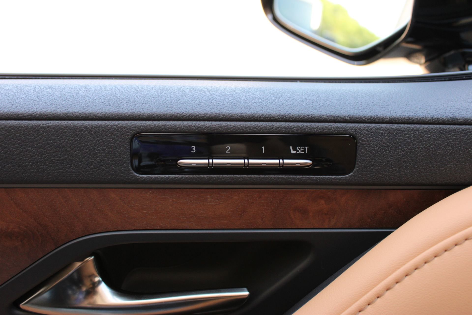 Used 2026 Lexus LX 700h Luxury w/ Accessory Package (Z1) image 31