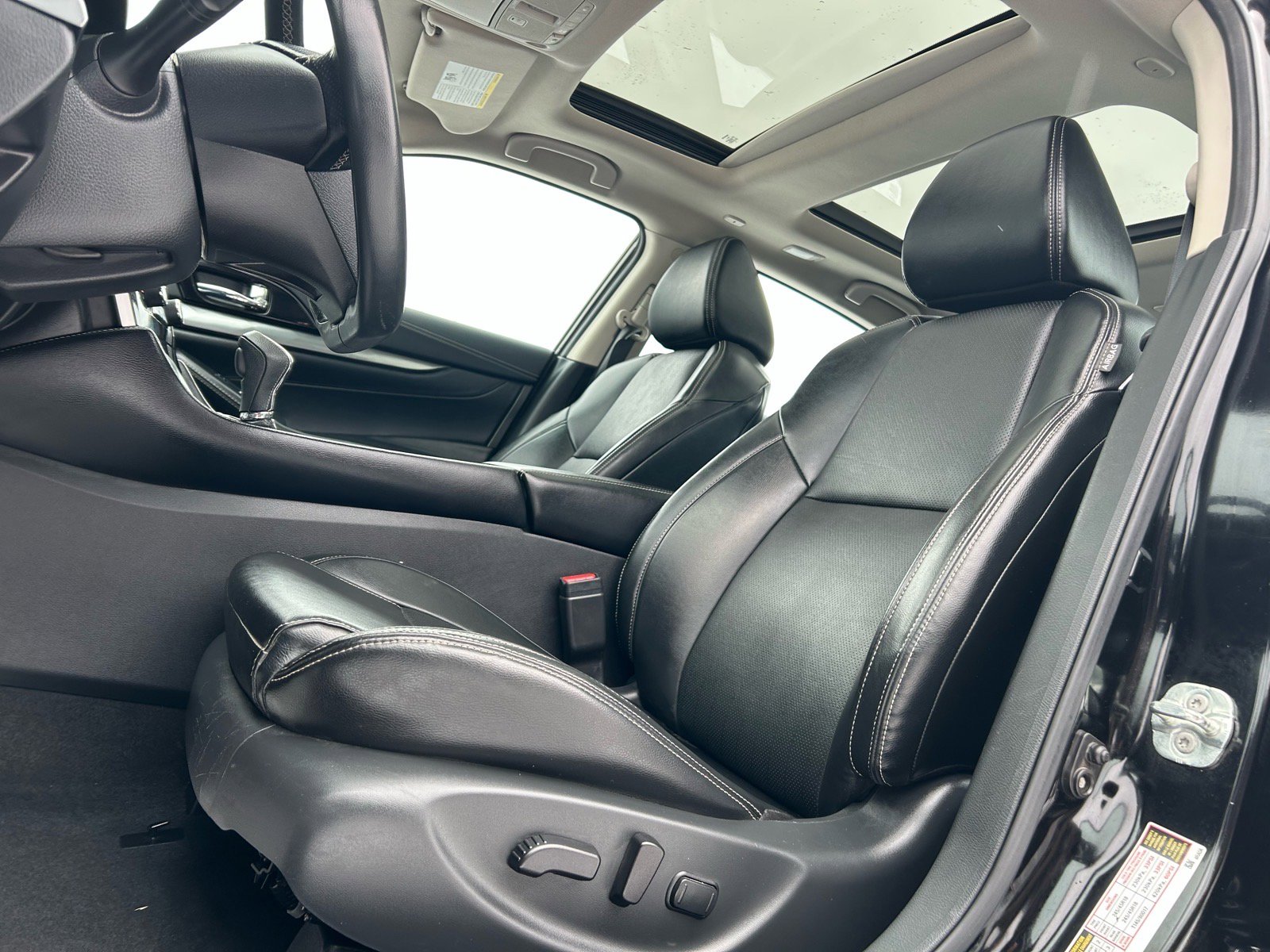 Used 2023 Nissan Maxima SL image 11