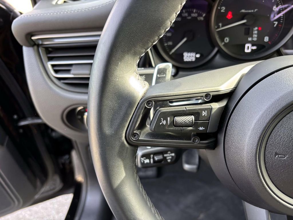 Used 2025 Porsche Macan Turbo image 28