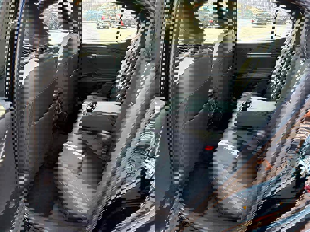 Used 2025 Toyota Camry SE image 10