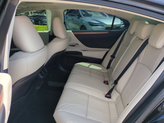Certified 2025 Lexus ES 300h w/ Technology Package FWD image 13