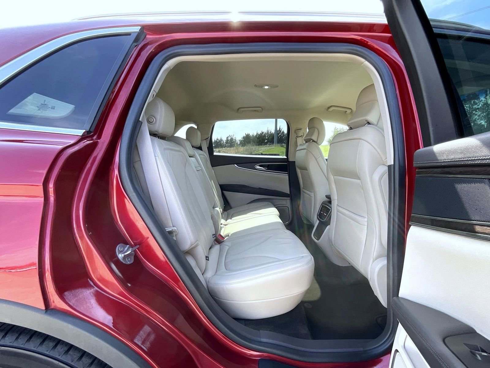 Used 2016 Lincoln MKX Select w/ Select Plus Package FWD image 21