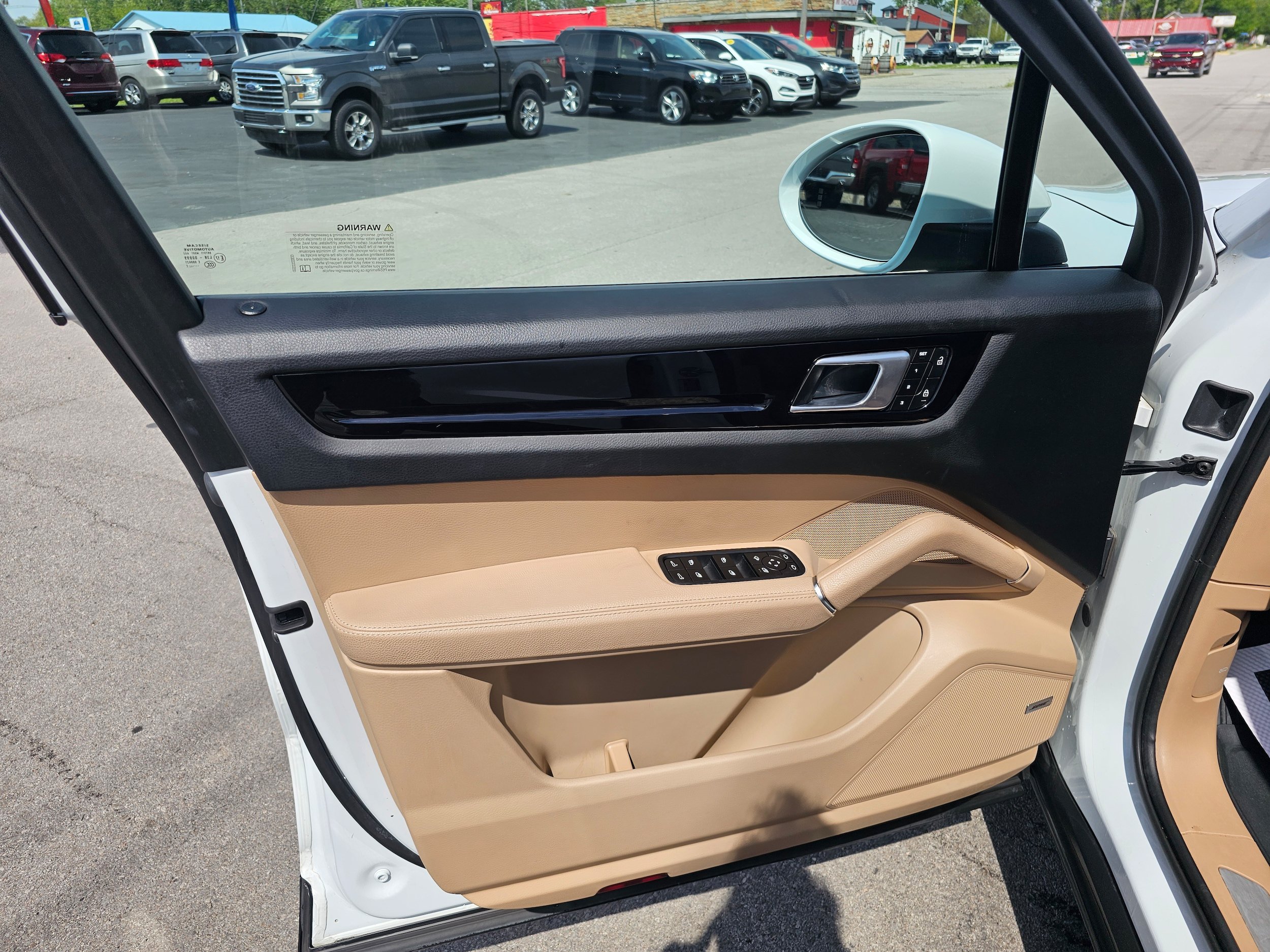 Used 2022 Porsche Cayenne AWD/4WD image 12
