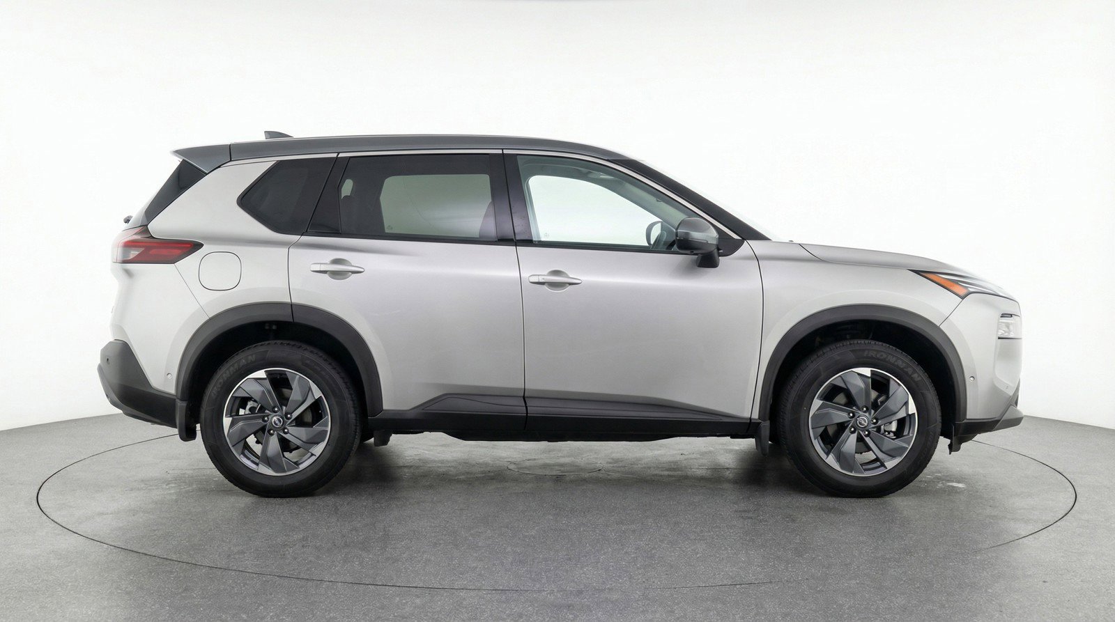 Used 2025 Nissan Rogue SV FWD image 11