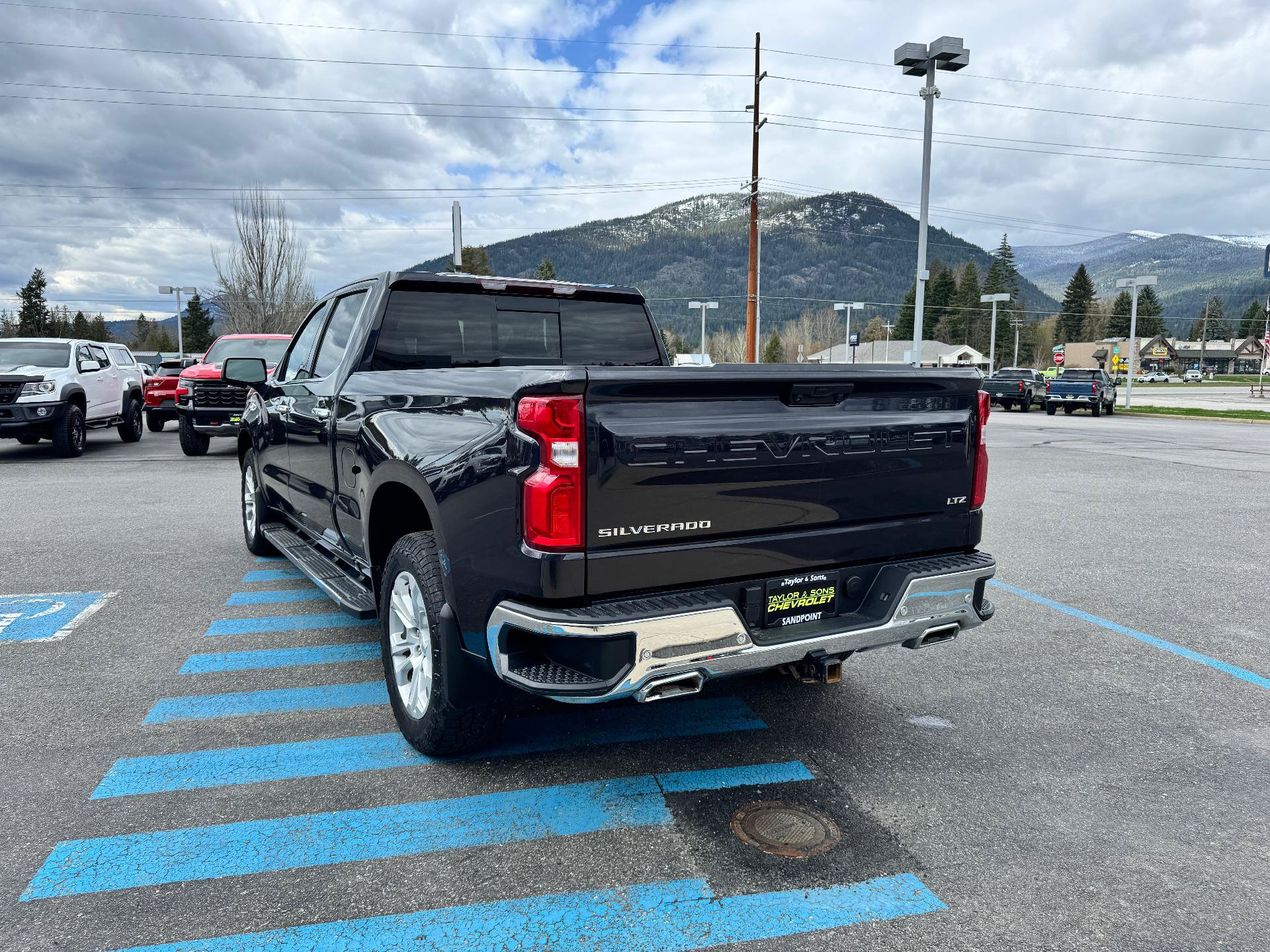 Used 2022 Chevrolet Silverado 1500 LTZ AWD/4WD image 5