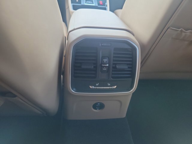 Certified 2025 Porsche Macan AWD/4WD image 18