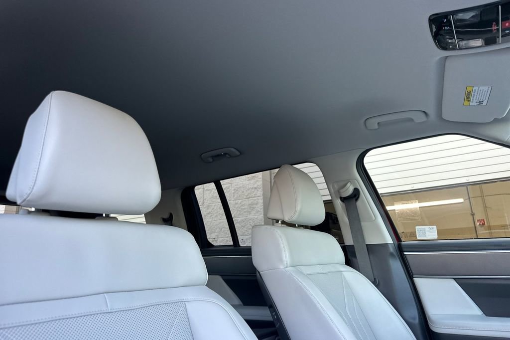 Used 2025 Hyundai Santa Fe SEL image 16