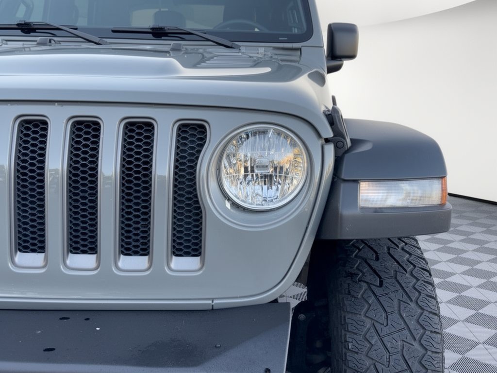 Used 2023 Jeep Wrangler Rubicon AWD/4WD image 12