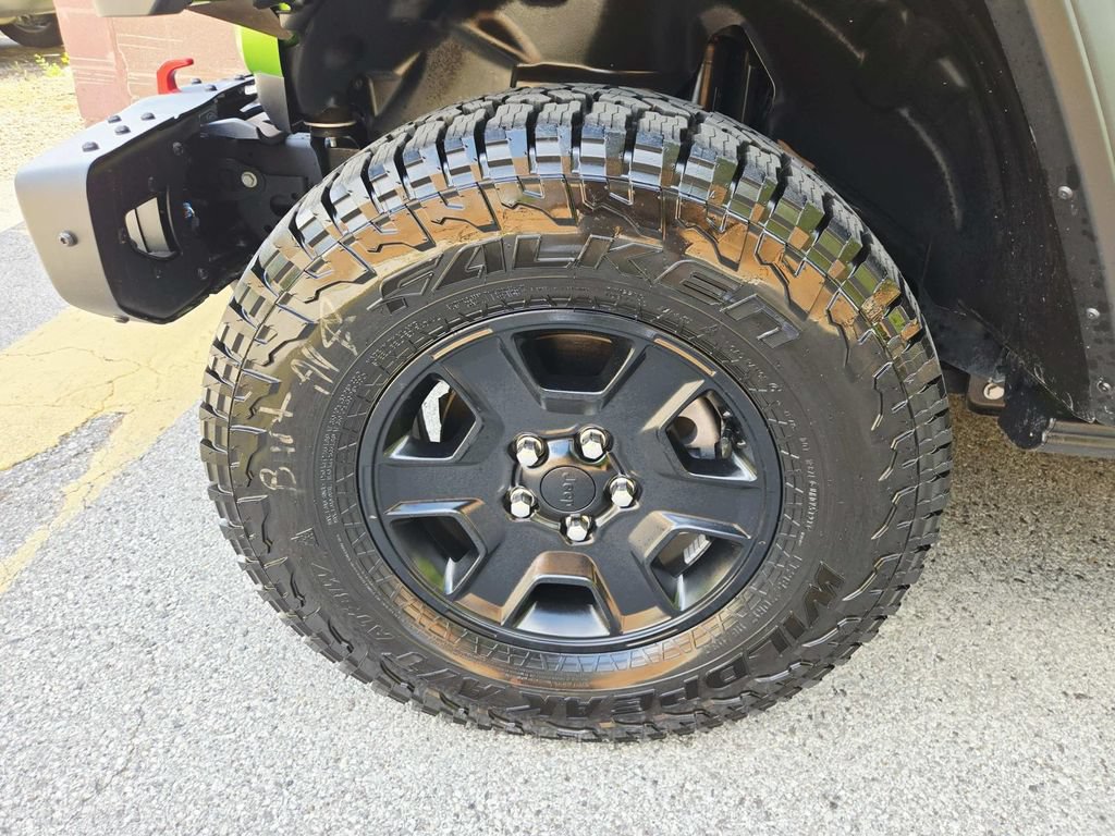 Used 2025 Jeep Wrangler Rubicon w/ Steel Bumper Group AWD/4WD image 19