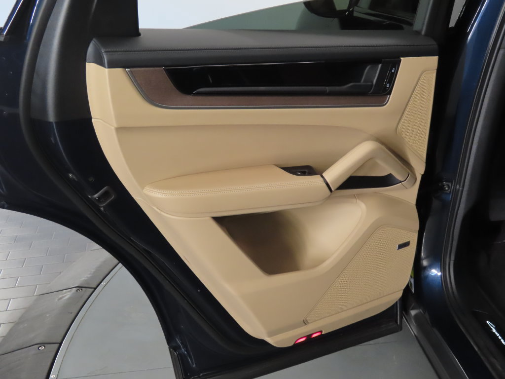 Certified 2025 Porsche Cayenne S AWD/4WD image 47