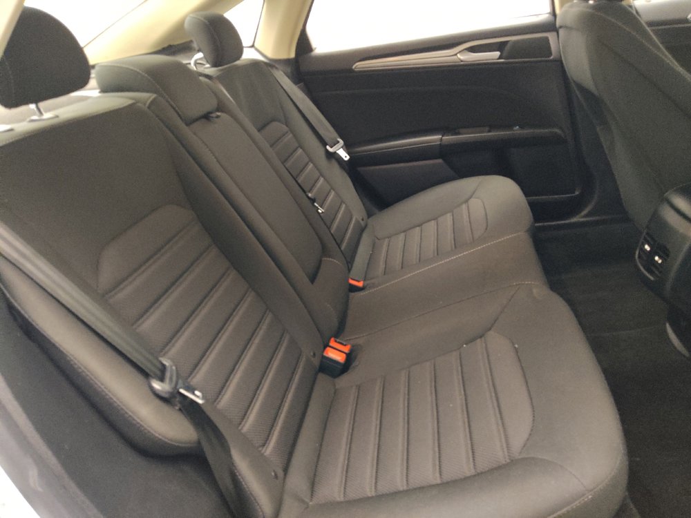 Used 2020 Ford Fusion SE FWD image 19