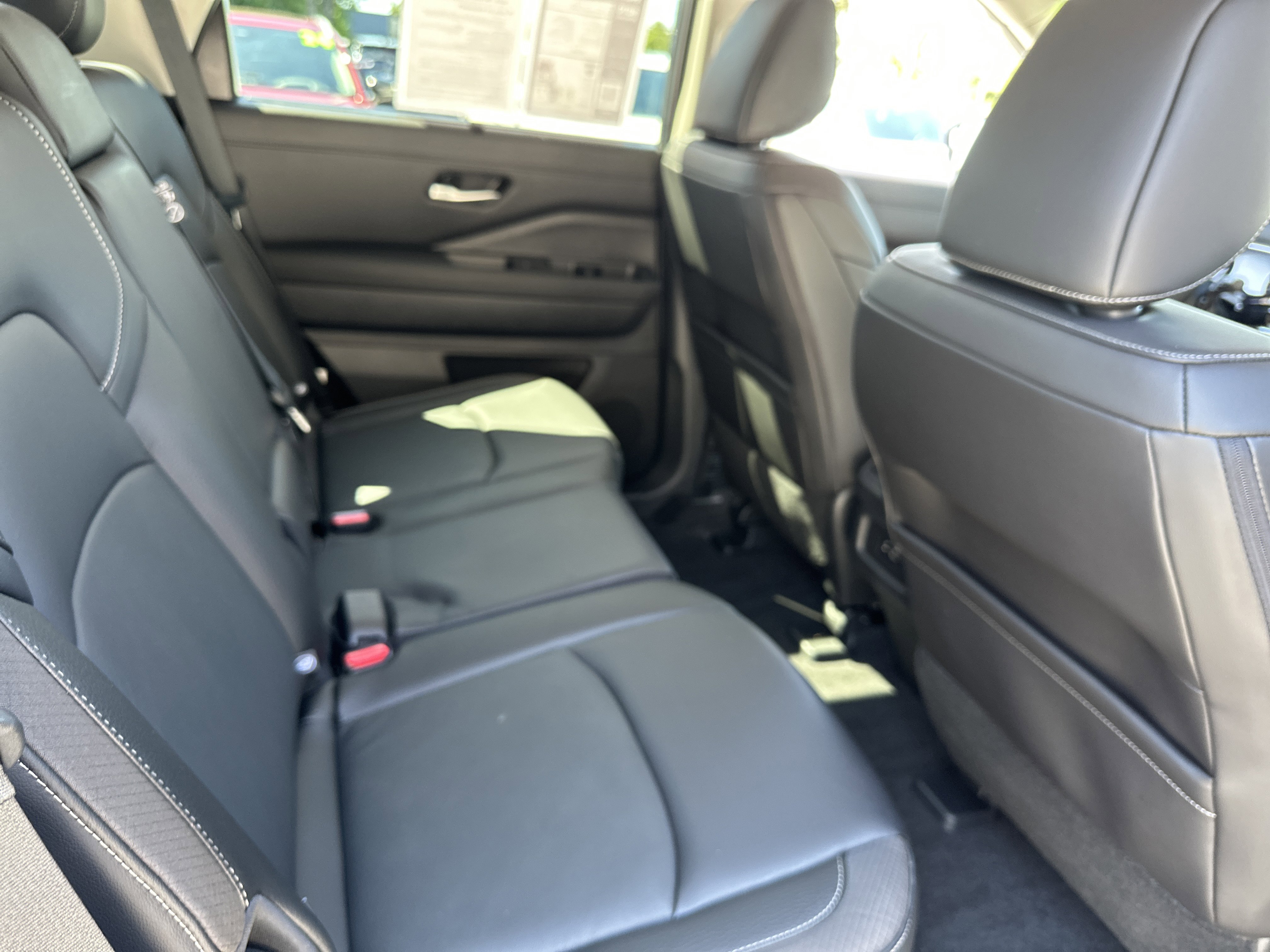 Used 2025 Nissan Pathfinder SL w/ Black Appearance Package FWD image 14