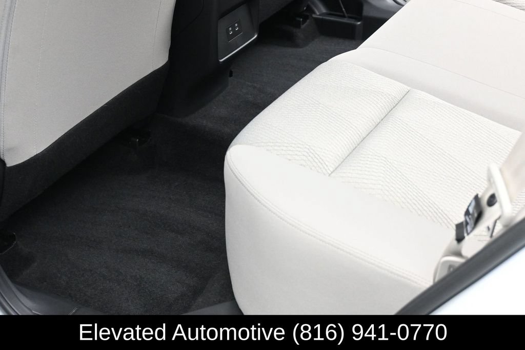 Used 2024 Nissan Rogue SV AWD/4WD image 15