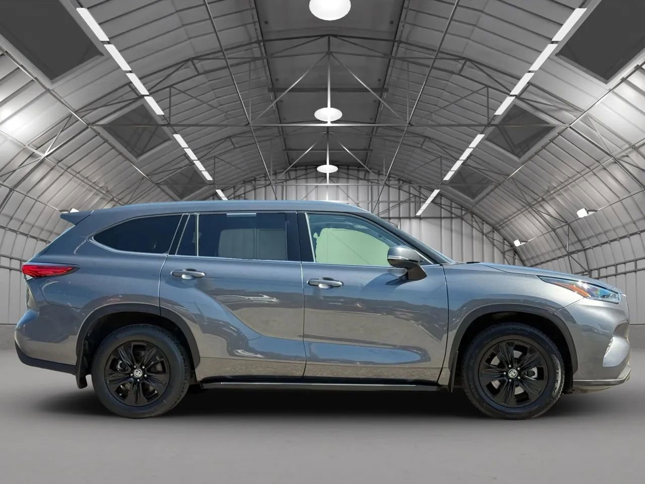 Used 2021 Toyota Highlander XLE AWD/4WD image 8