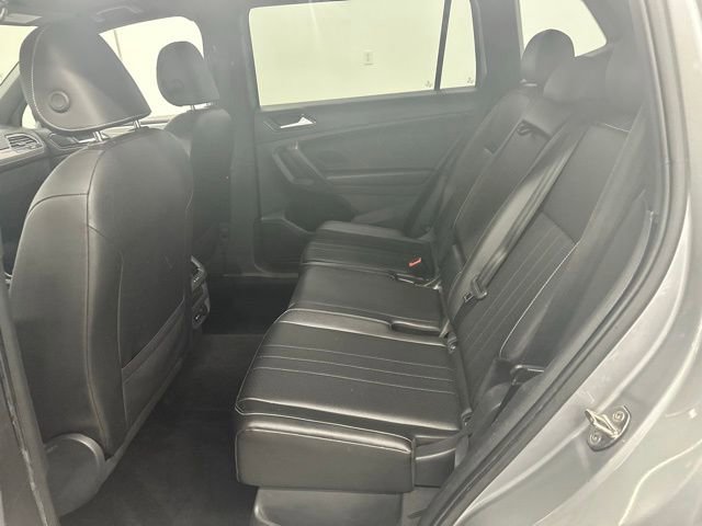 Certified 2022 Volkswagen Tiguan SE R-Line image 10