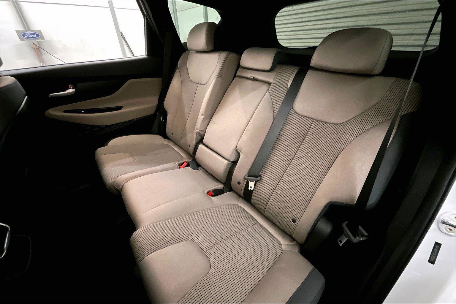 Used 2020 Hyundai Santa Fe SE image 25