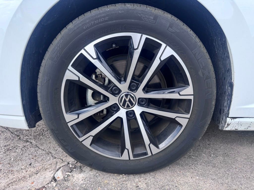 Used 2025 Volkswagen Jetta Sport FWD image 11