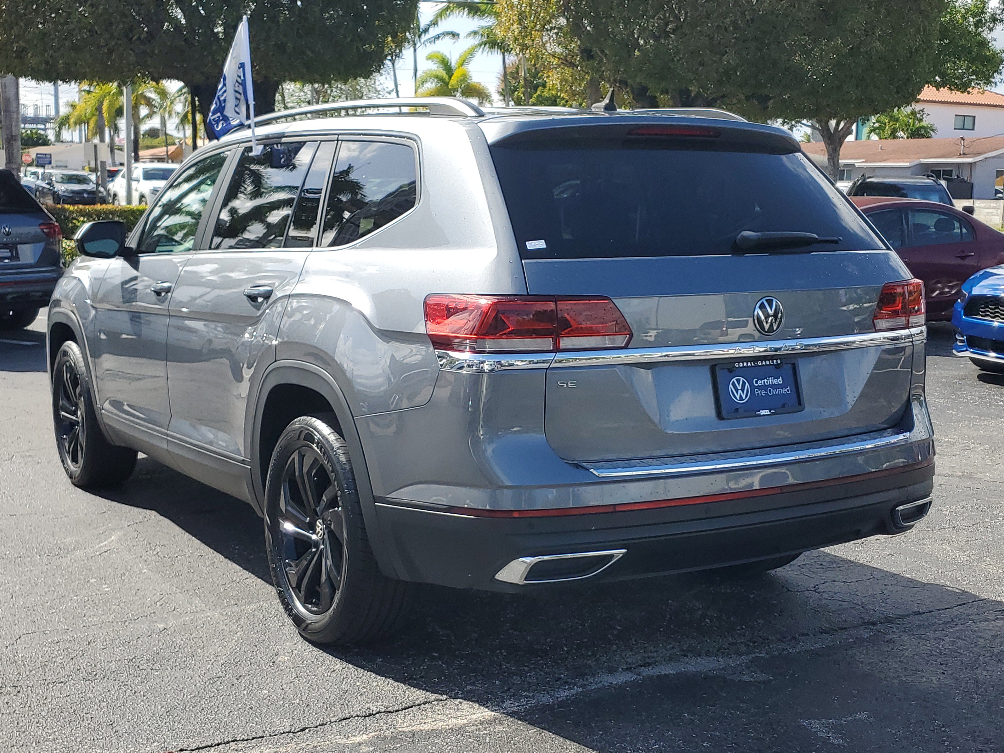 Certified 2022 Volkswagen Atlas SE w/ Panoramic Sunroof Package image 3