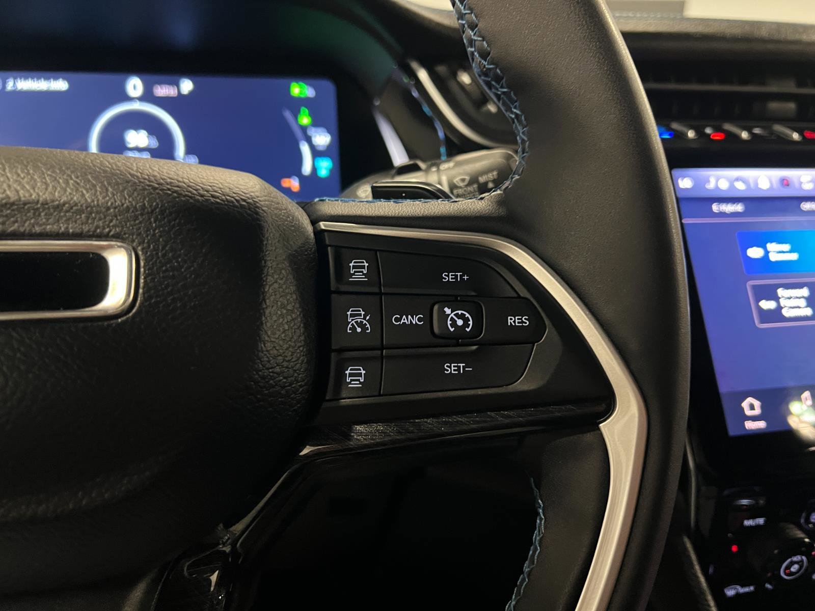 Used 2024 Jeep Grand Cherokee Trailhawk image 14