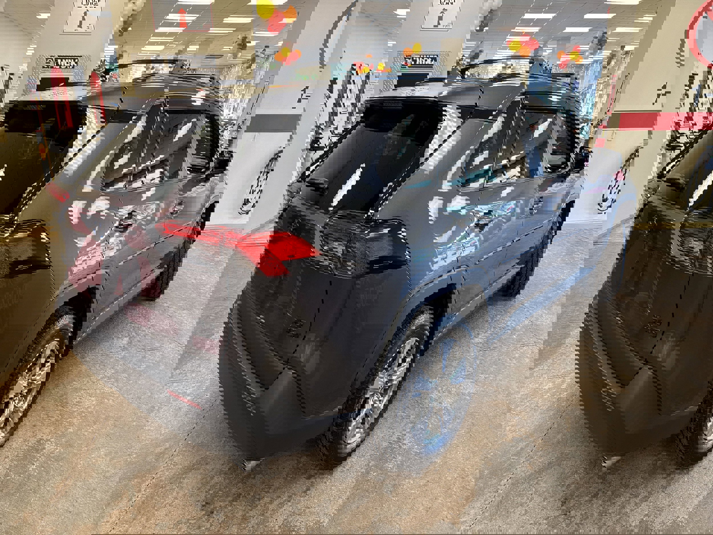 Used 2022 Toyota RAV4 XLE w/ XLE Grade Weather Package image 10