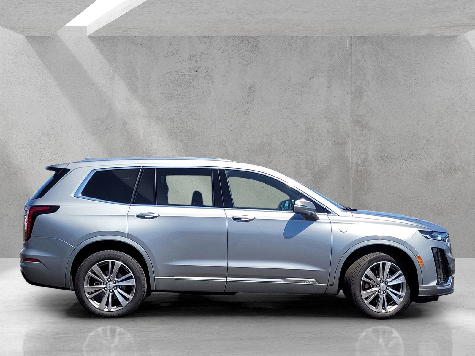 Used 2025 Cadillac XT6 Premium Luxury AWD/4WD image 3