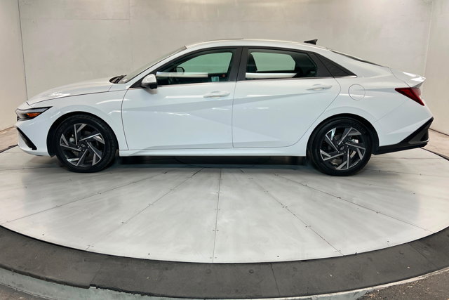 Used 2024 Hyundai Elantra Limited FWD image 2